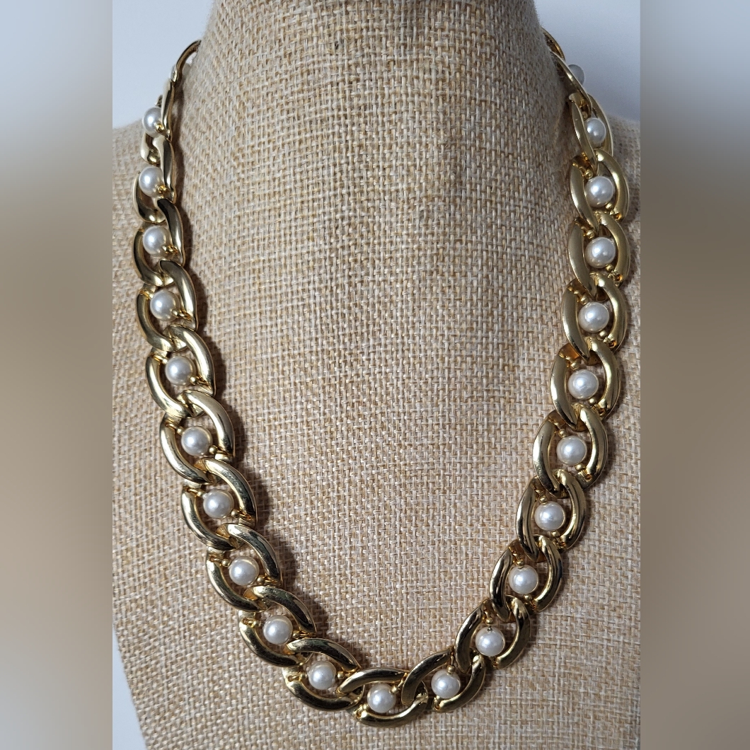 Vintage Goldtone And Pearl Necklace